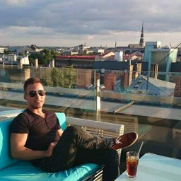 Maikls, 31