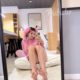 Laura, 25