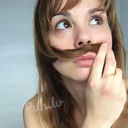 Ornella, 25