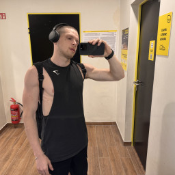 Maks, 36