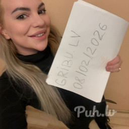 Laura, 25