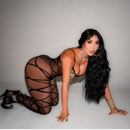 Mariana, 25